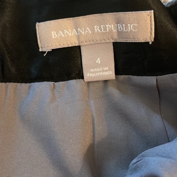Banana republic mini length skirt, gray and gorgeous. - Picture 2 of 2